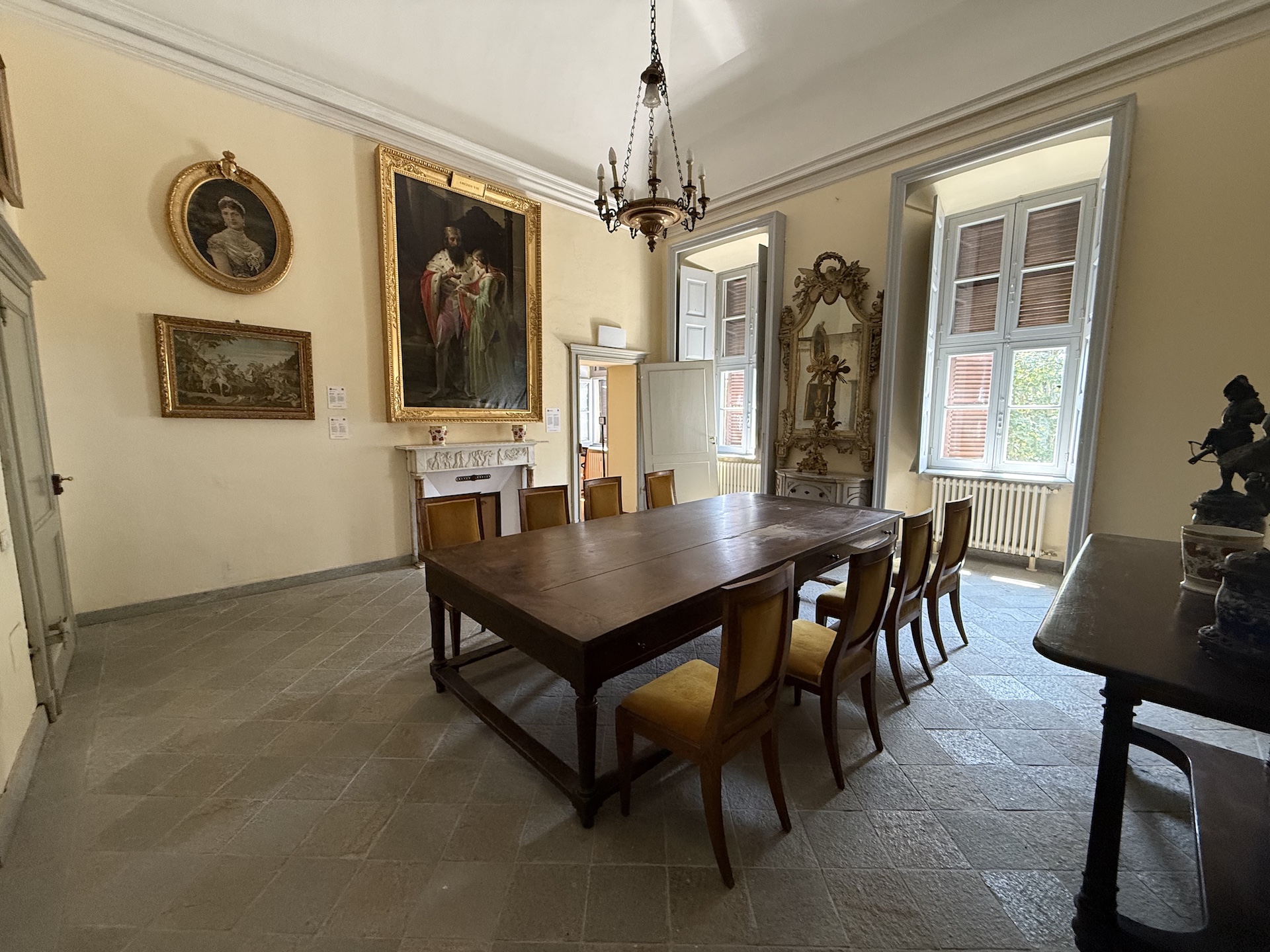 Mobiliario y Obras de arte